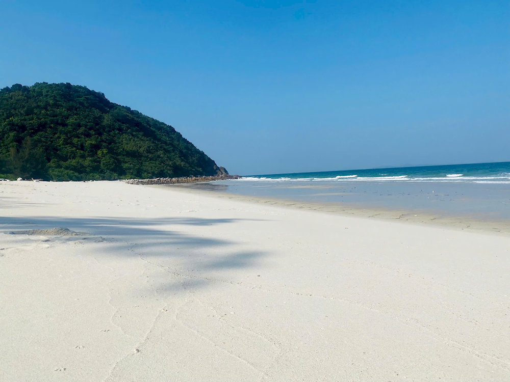 There are numerous secluded beaches throughout the bay where you can enjoy a quiet swim surrounded by nature, away from the hustle and bustle of city life
